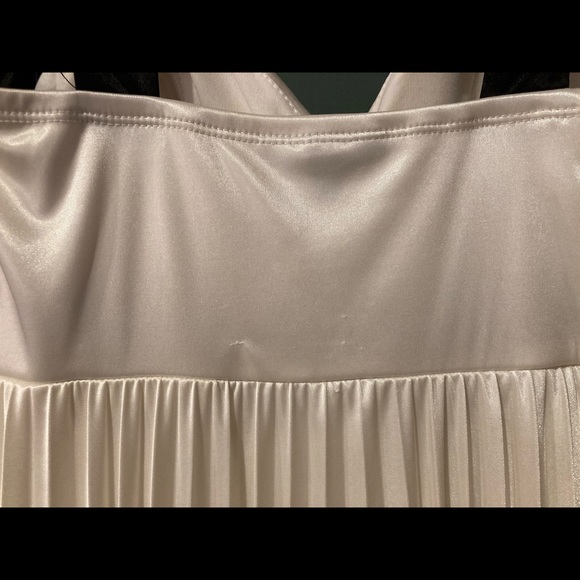 Cream and black silky dress - Picture 7 of 11